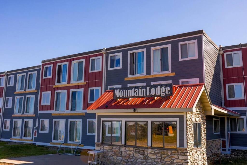 Mountain Lodge Getaway, Ski-In/Ski-Out, Heart Of The Village スノーシュー エクステリア 写真