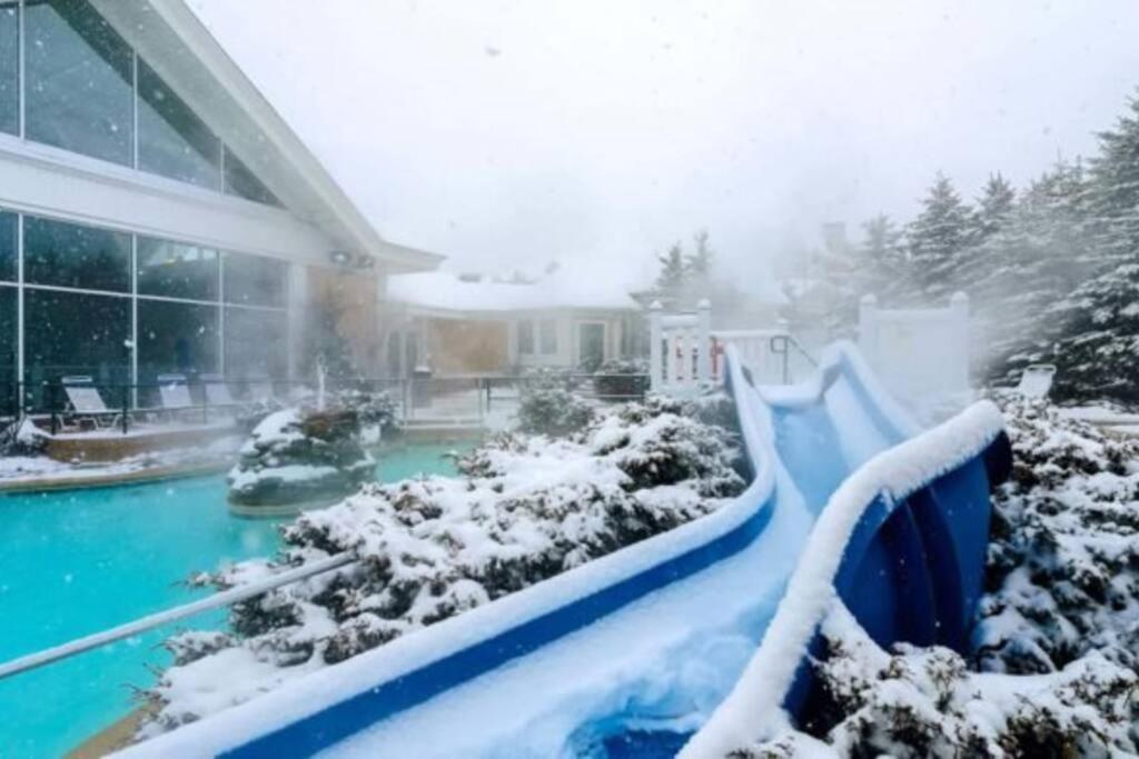 Mountain Lodge Getaway, Ski-In/Ski-Out, Heart Of The Village スノーシュー エクステリア 写真